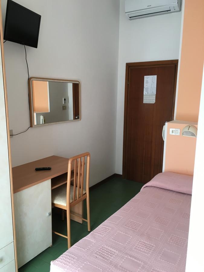 Hotel Bacco Rimini Esterno foto